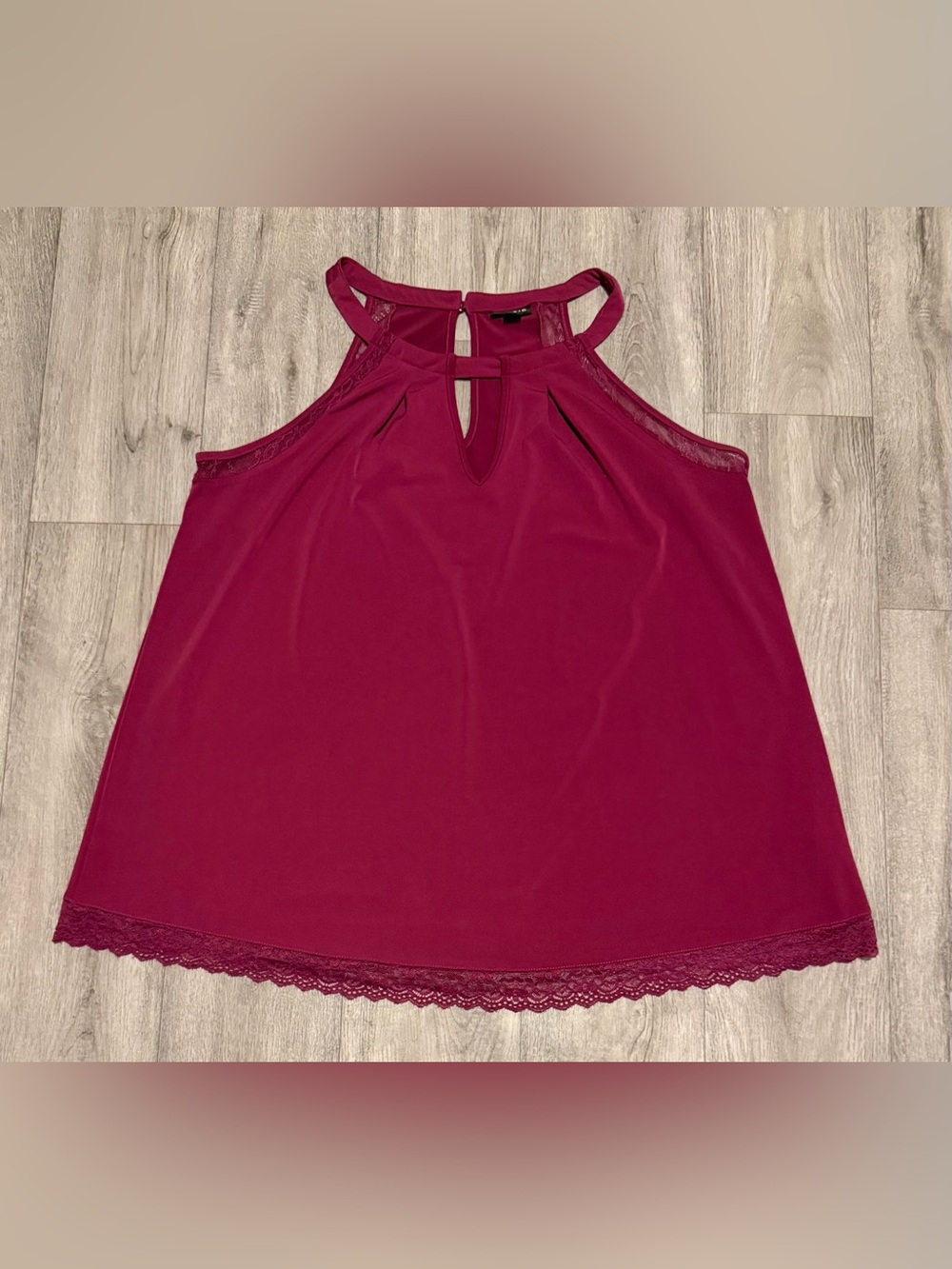 Torrid Women's Size 00 Tank Top Keyhole Neckline & Back Lace Trim Detail